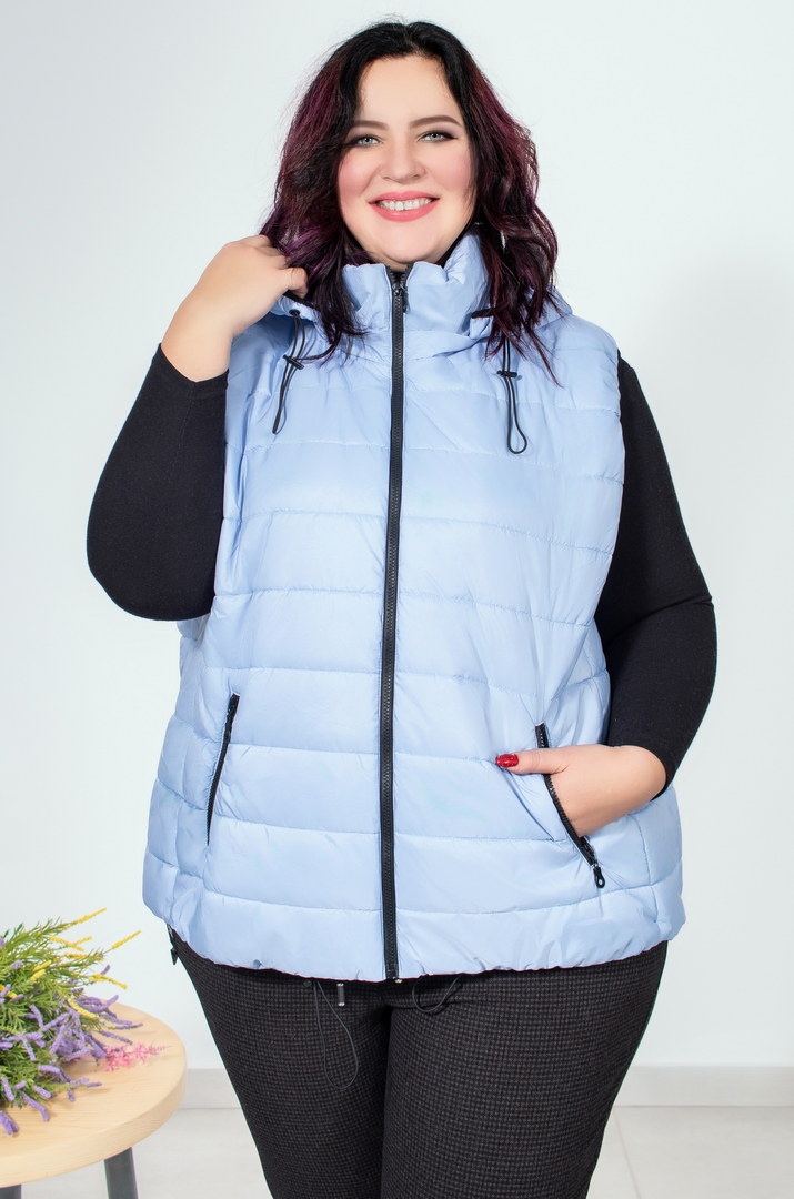 Короткий стьобаний жилет з каптуром супер батал