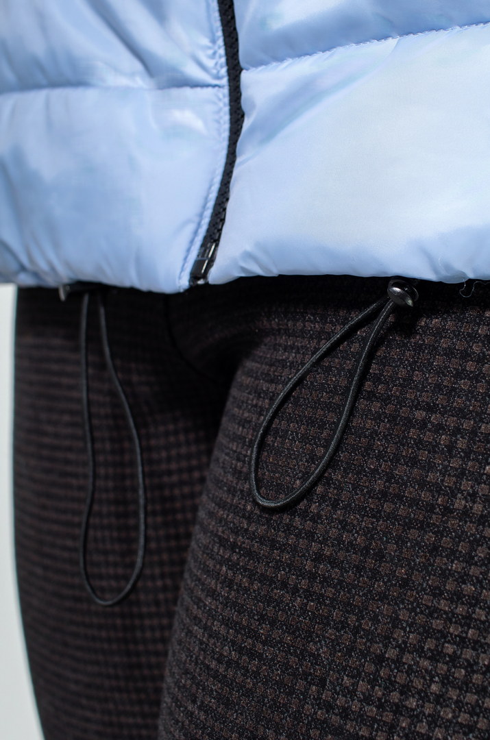 Короткий стьобаний жилет з каптуром супер батал