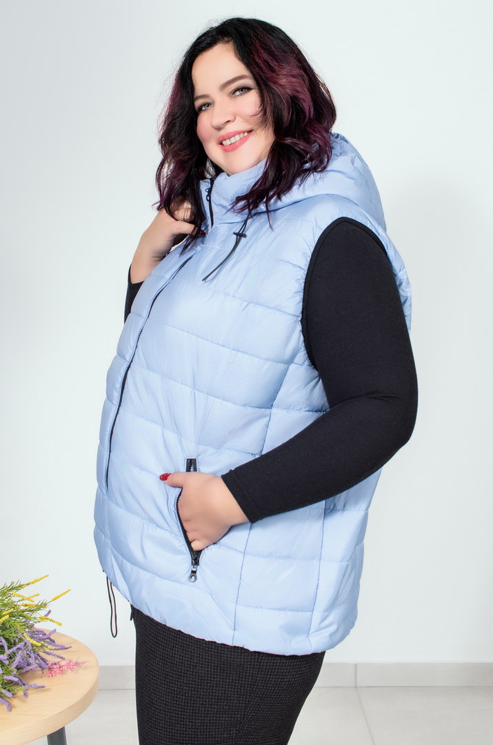 Короткий стьобаний жилет з каптуром супер батал