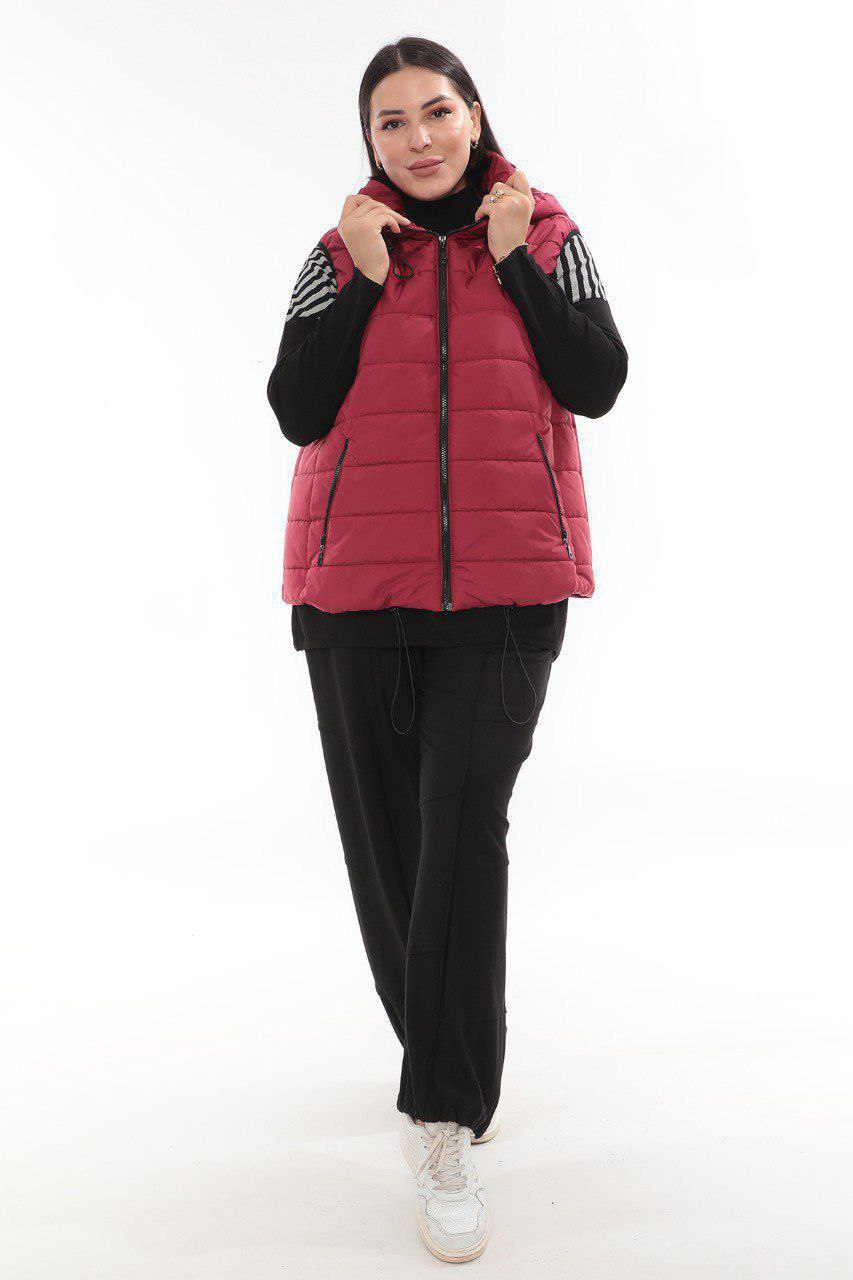 Короткий стьобаний жилет з каптуром супер батал