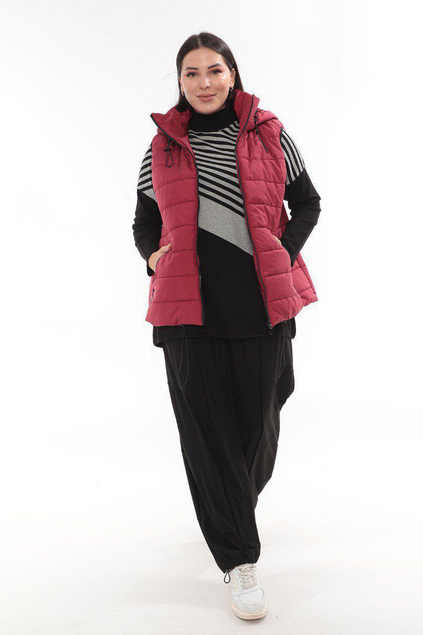 Короткий стьобаний жилет з каптуром супер батал