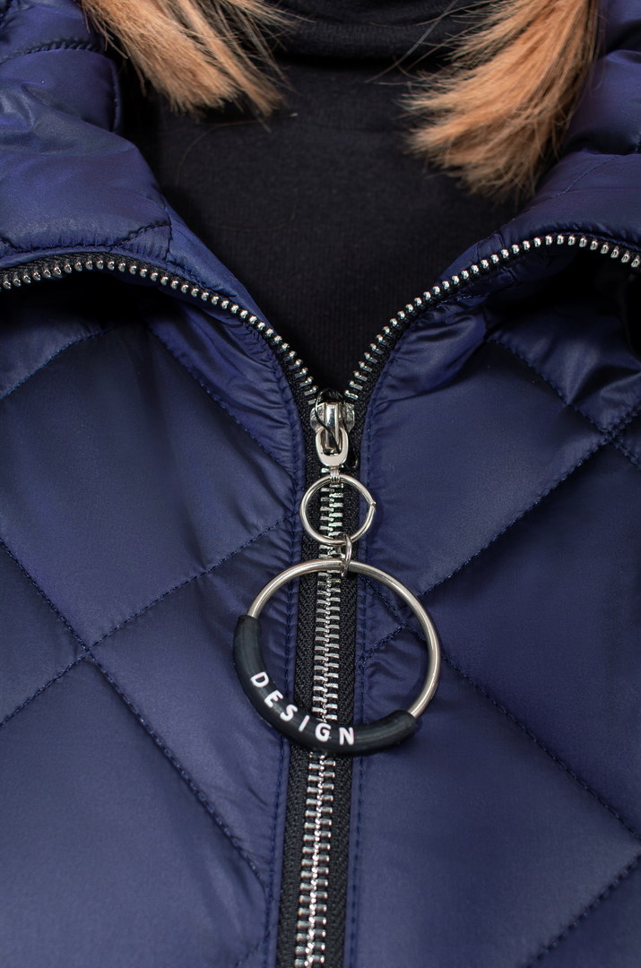 Жилет стьобаний короткий з ланцюжками на кишенях супер батал