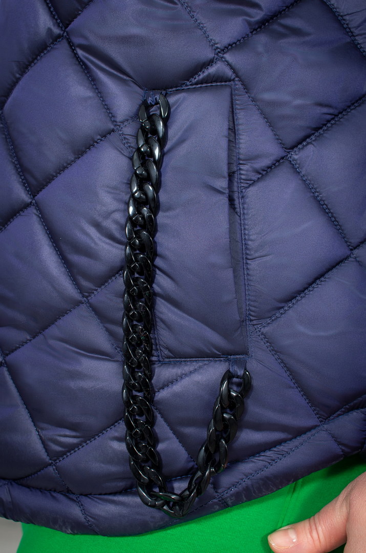 Жилет стьобаний короткий з ланцюжками на кишенях супер батал