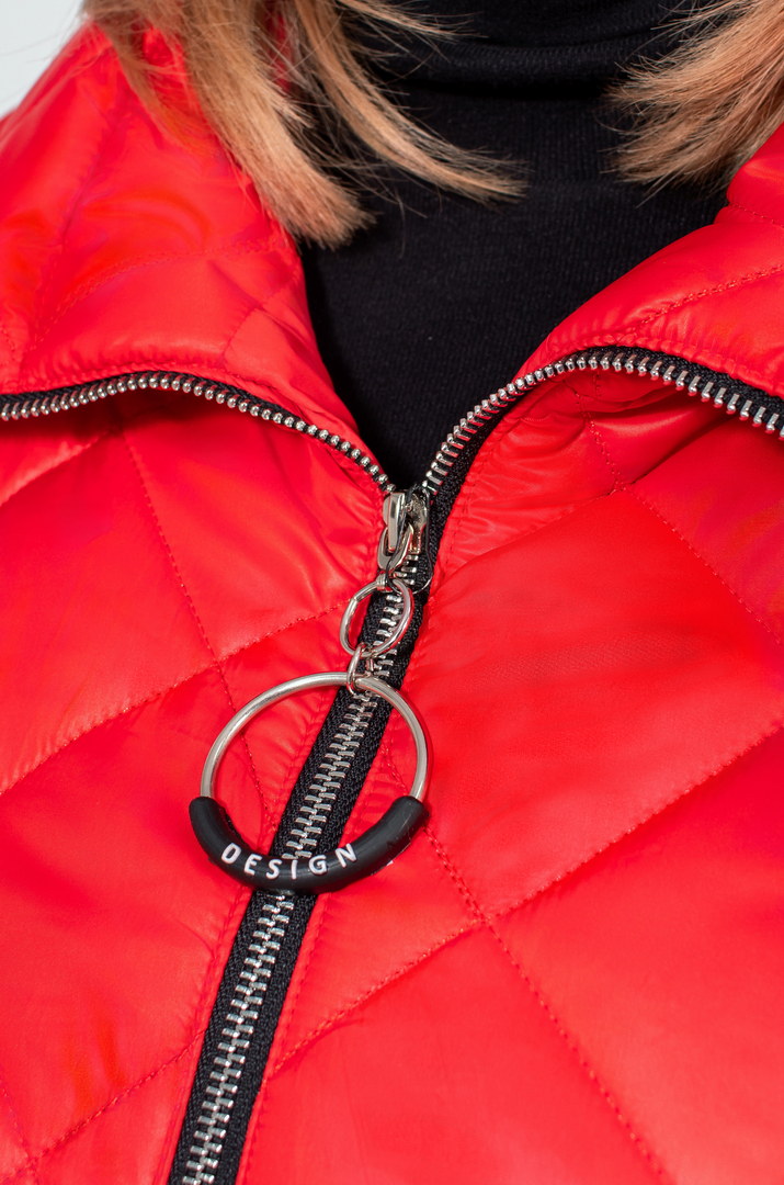 Жилет стьобаний короткий з ланцюжками на кишенях супер батал