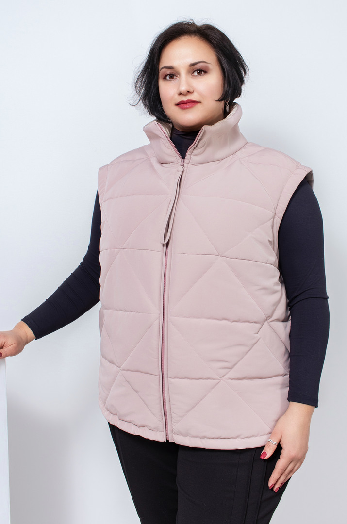 Жилет короткий пудровий батал