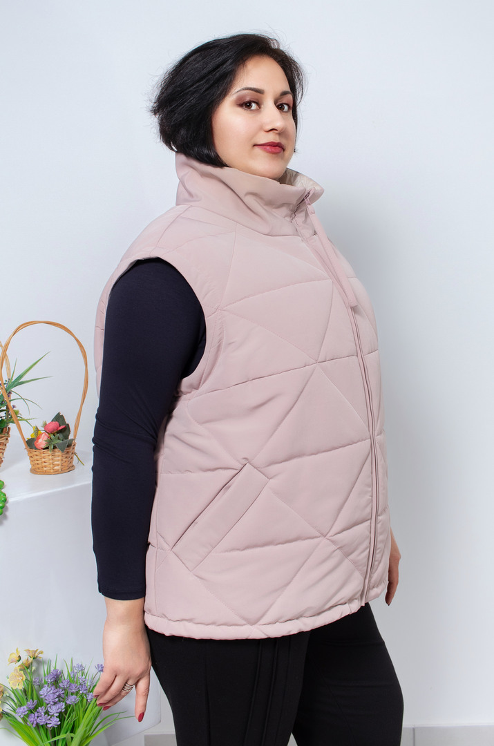Жилет короткий пудровий батал