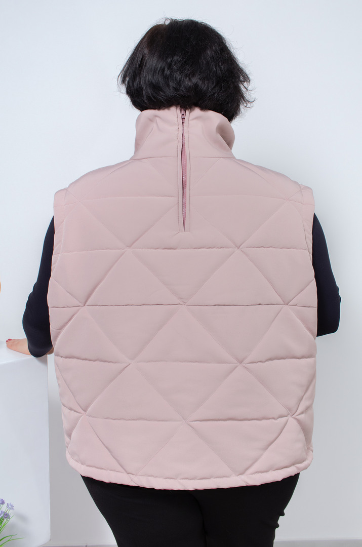 Жилет короткий пудровий батал