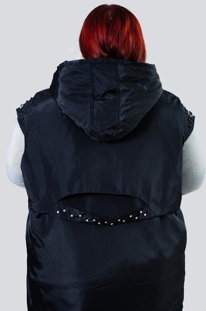 Жилет декорований стразами і перлинами батал