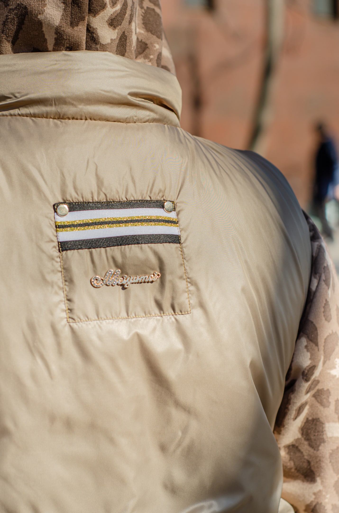 Жилет з декором великих розмірів