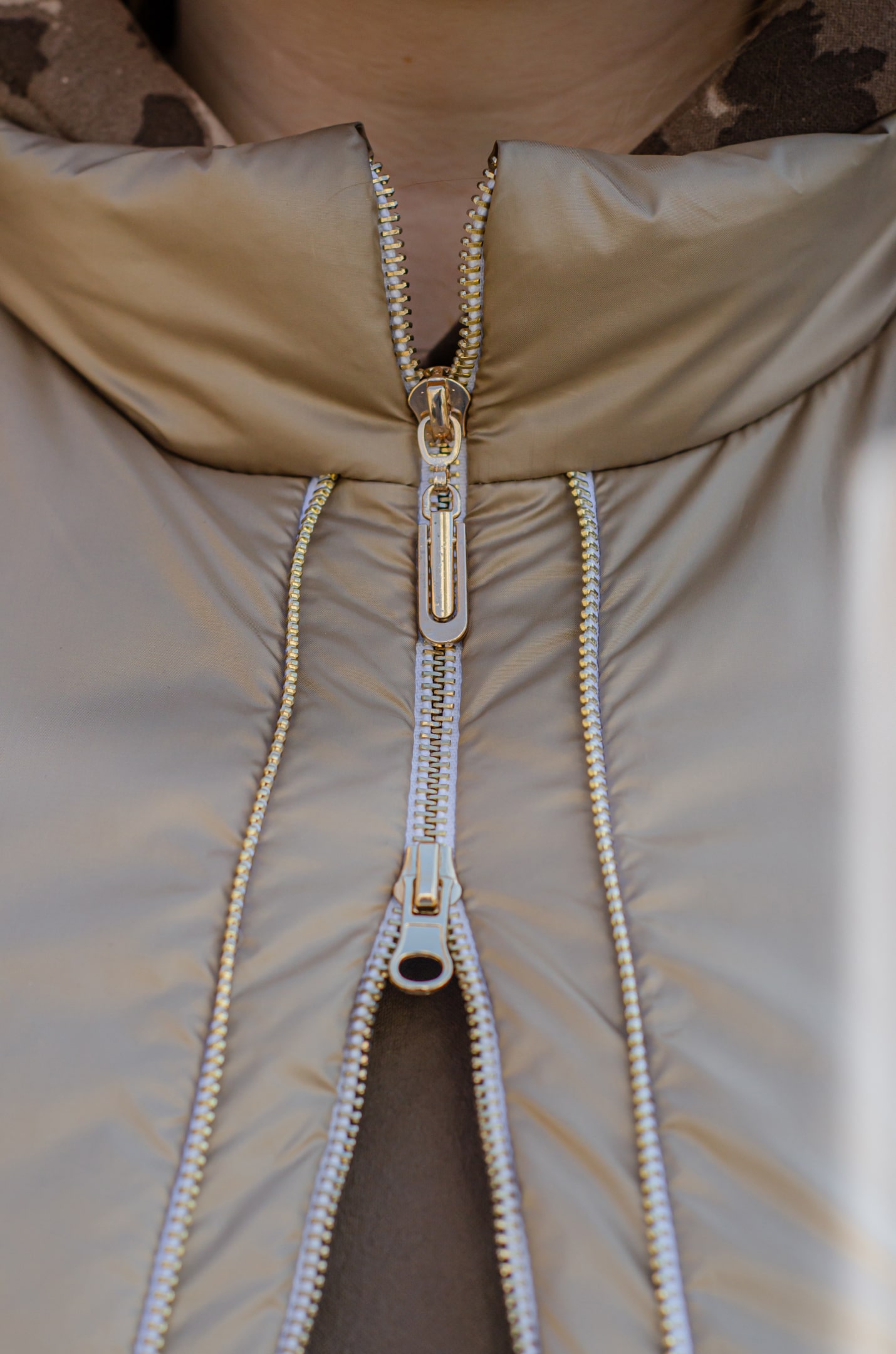 Жилет з декором великих розмірів