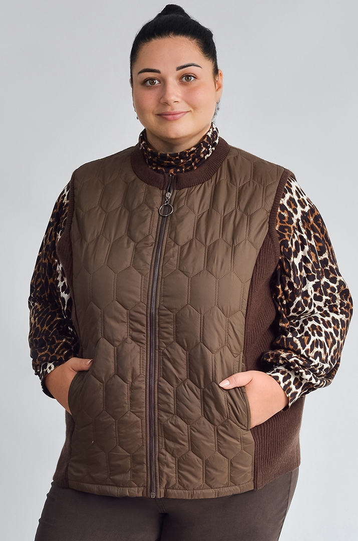 Жилет зі стьобаної плащівки з в’язаною спинкою великих розмірів