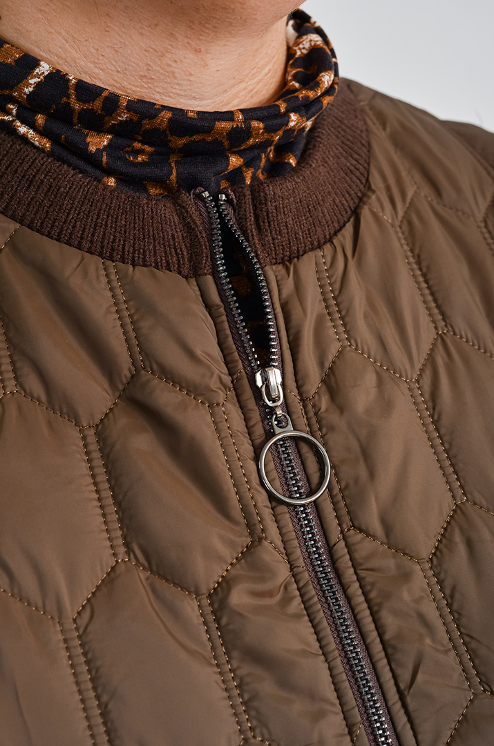 Жилет зі стьобаної плащівки з в’язаною спинкою великих розмірів