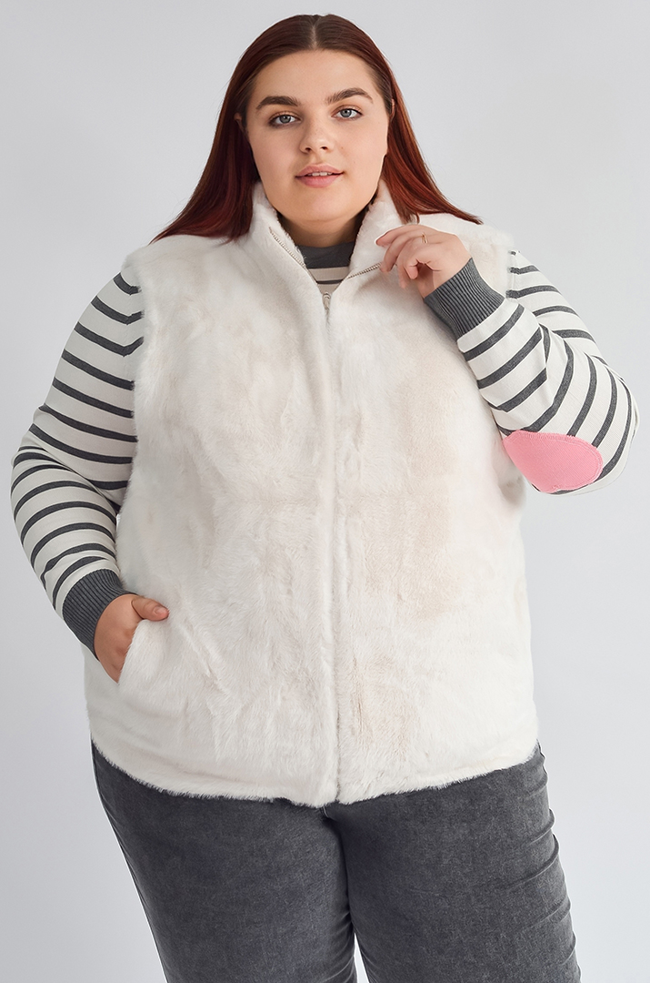 Класичний короткий жилет з екохутра великих розмірів