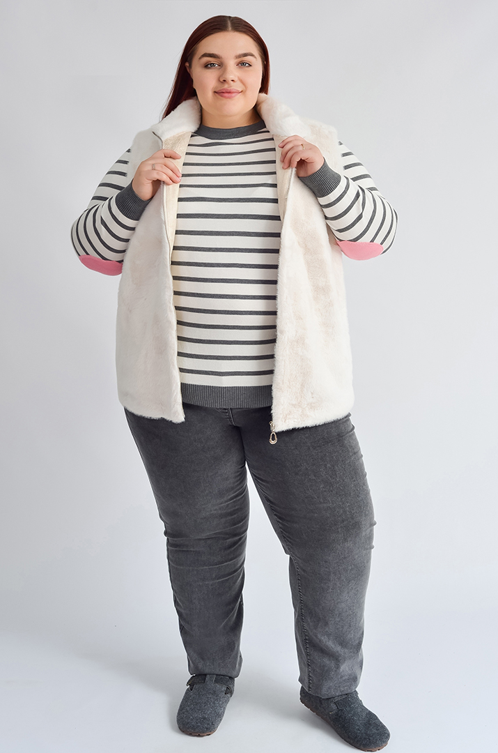 Класичний короткий жилет з екохутра великих розмірів