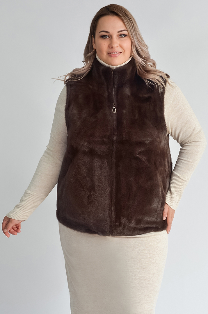 Класичний короткий жилет з екохутра великих розмірів