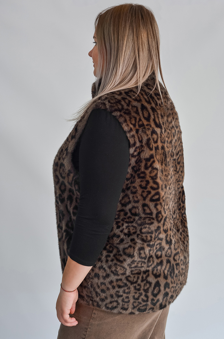 Класичний короткий жилет з екохутра великих розмірів