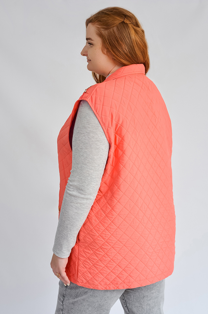 Жилет стьобаний в кораловому кольорі великих розмірів