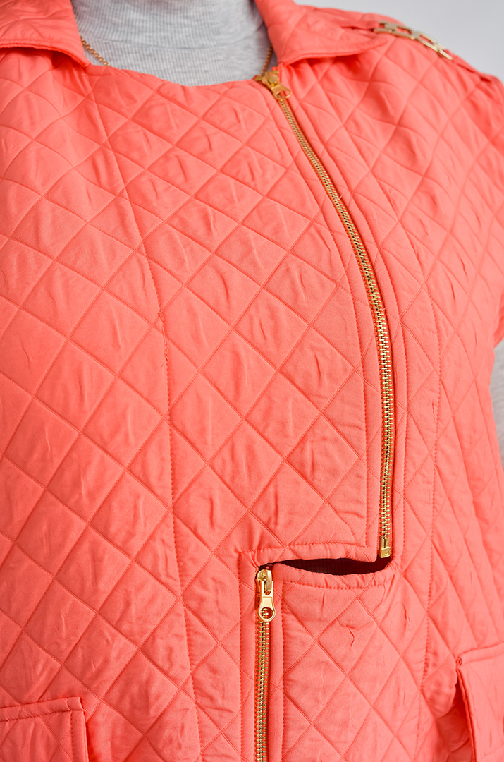 Жилет стьобаний в кораловому кольорі великих розмірів