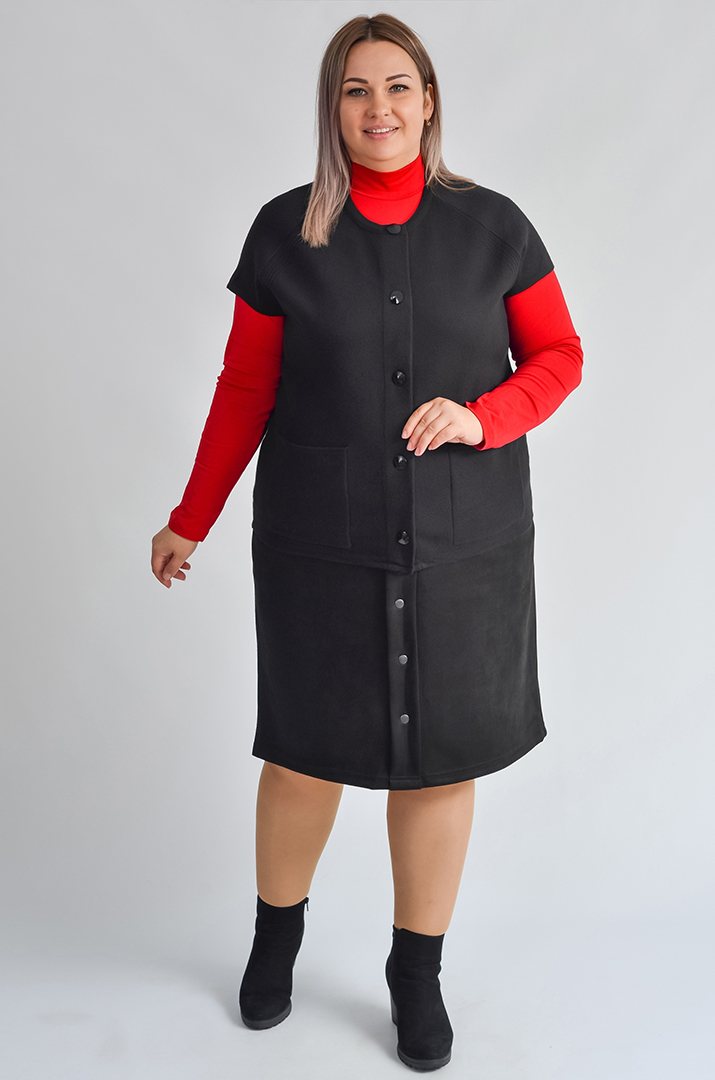 Короткий жилет на ґудзиках з накладними кишенями великих розмірів