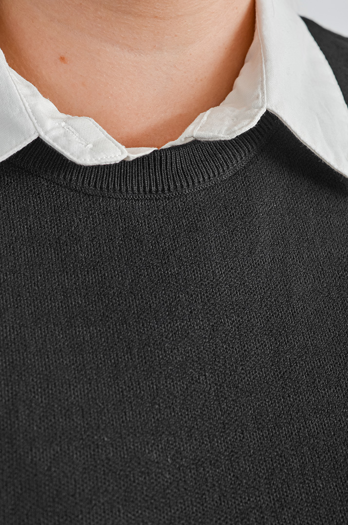 Класичний короткий жилет в чорному кольорі великих розмірів