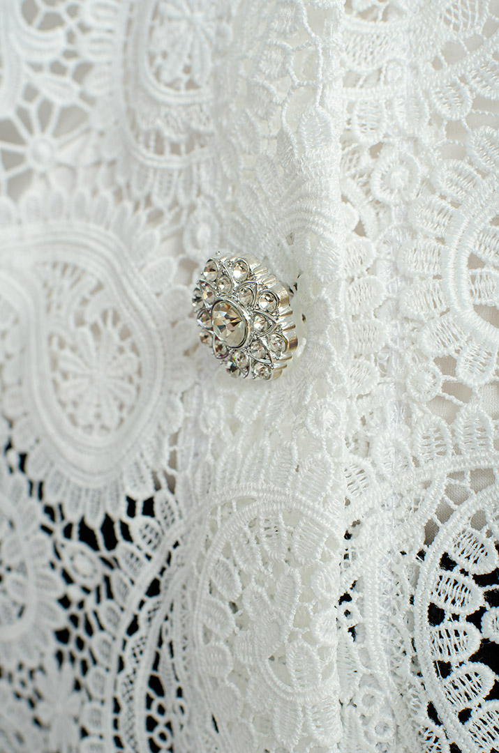 Кружевной короткий кардиган с капюшоном больших размеров