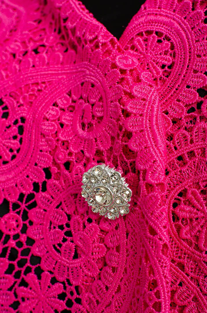 Кружевной короткий кардиган с капюшоном больших размеров