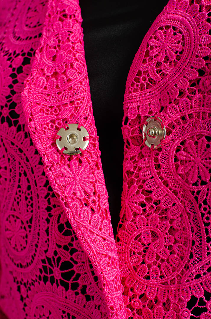 Кружевной короткий кардиган с капюшоном больших размеров