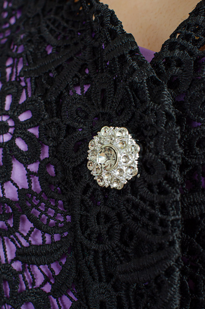 Кружевной короткий кардиган с капюшоном больших размеров