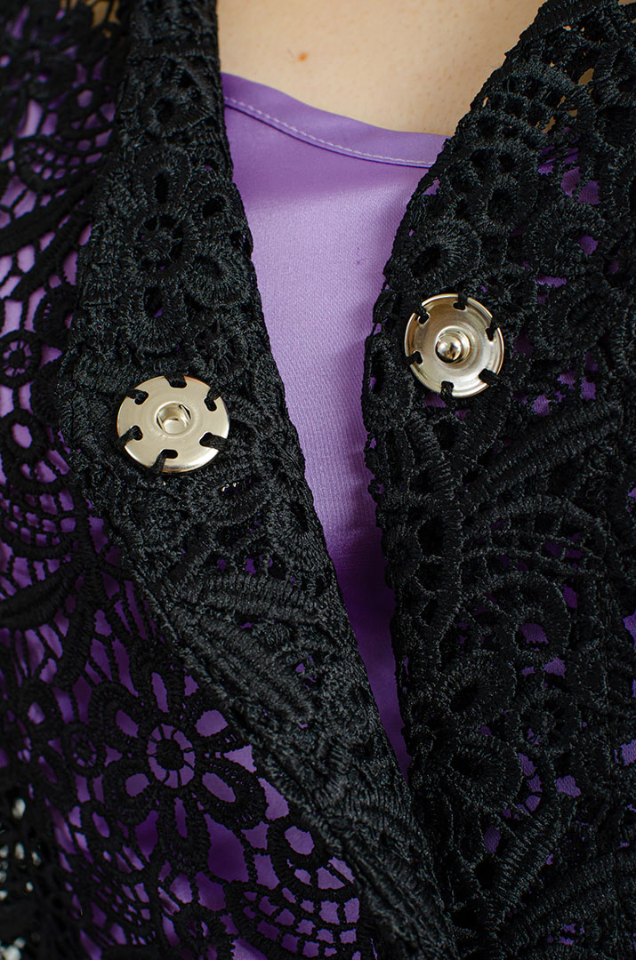 Кружевной короткий кардиган с капюшоном больших размеров