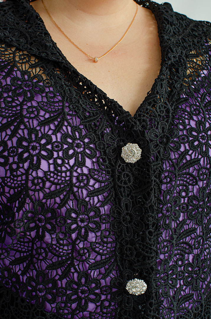 Кружевной короткий кардиган с капюшоном больших размеров