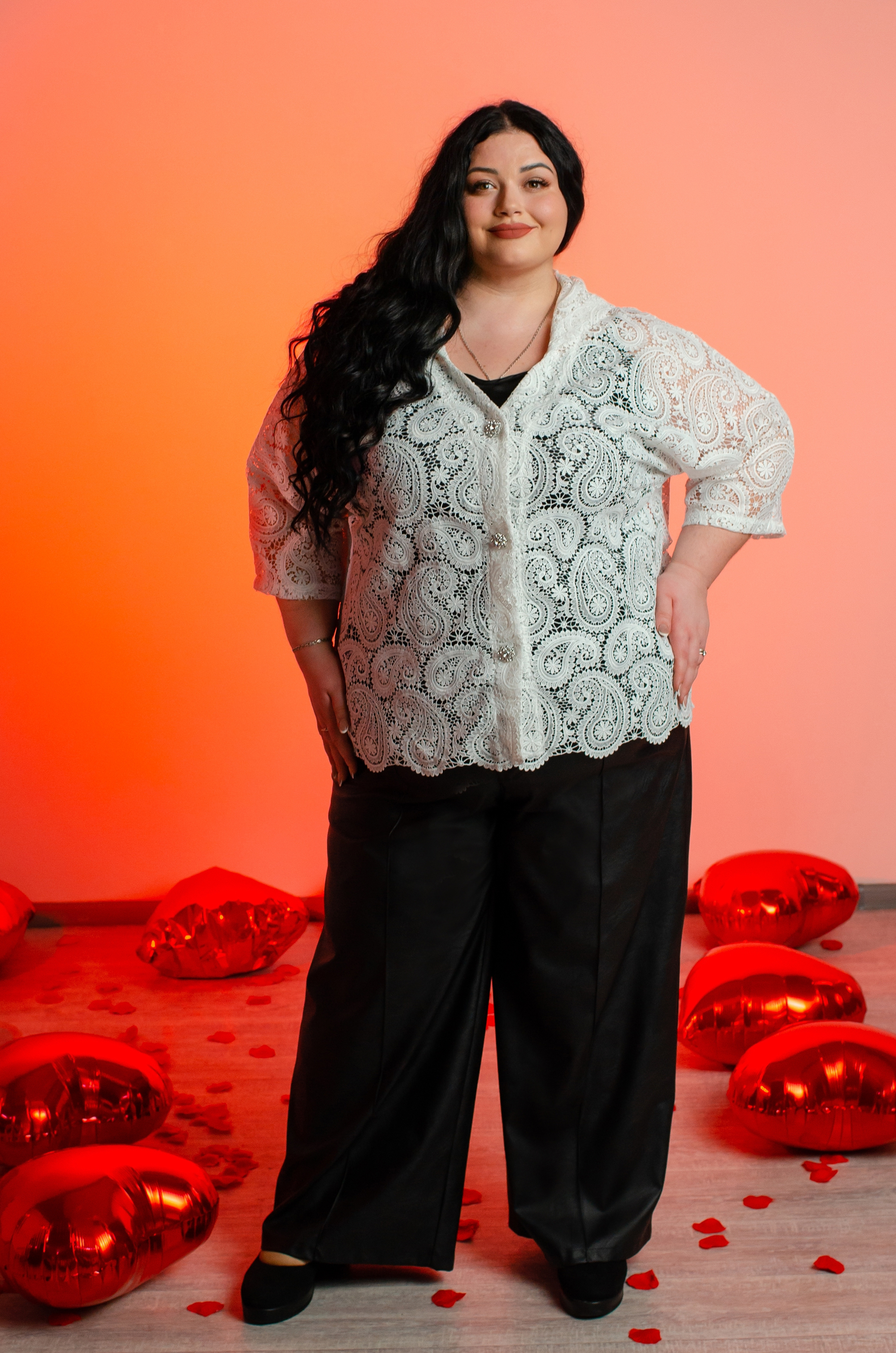 Кружевной короткий кардиган с капюшоном больших размеров