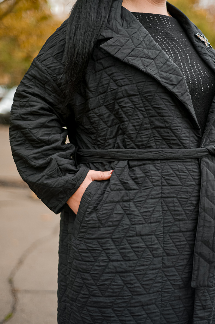 Довгий стьобаний кардиган з фактурною аплікацією великих розмірів