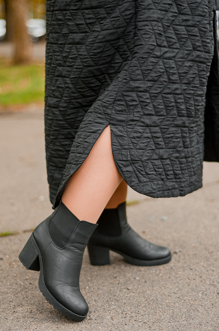 Довгий стьобаний кардиган з фактурною аплікацією великих розмірів