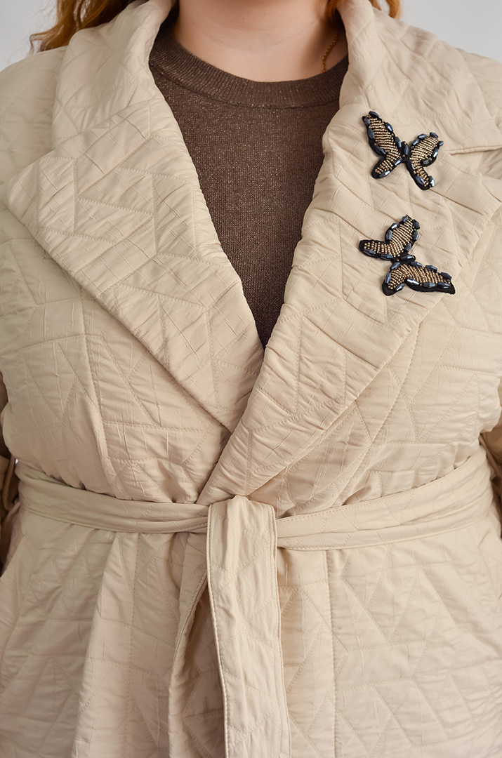 Длинный стеганый кардиган с фактурной аппликацией больших размеров