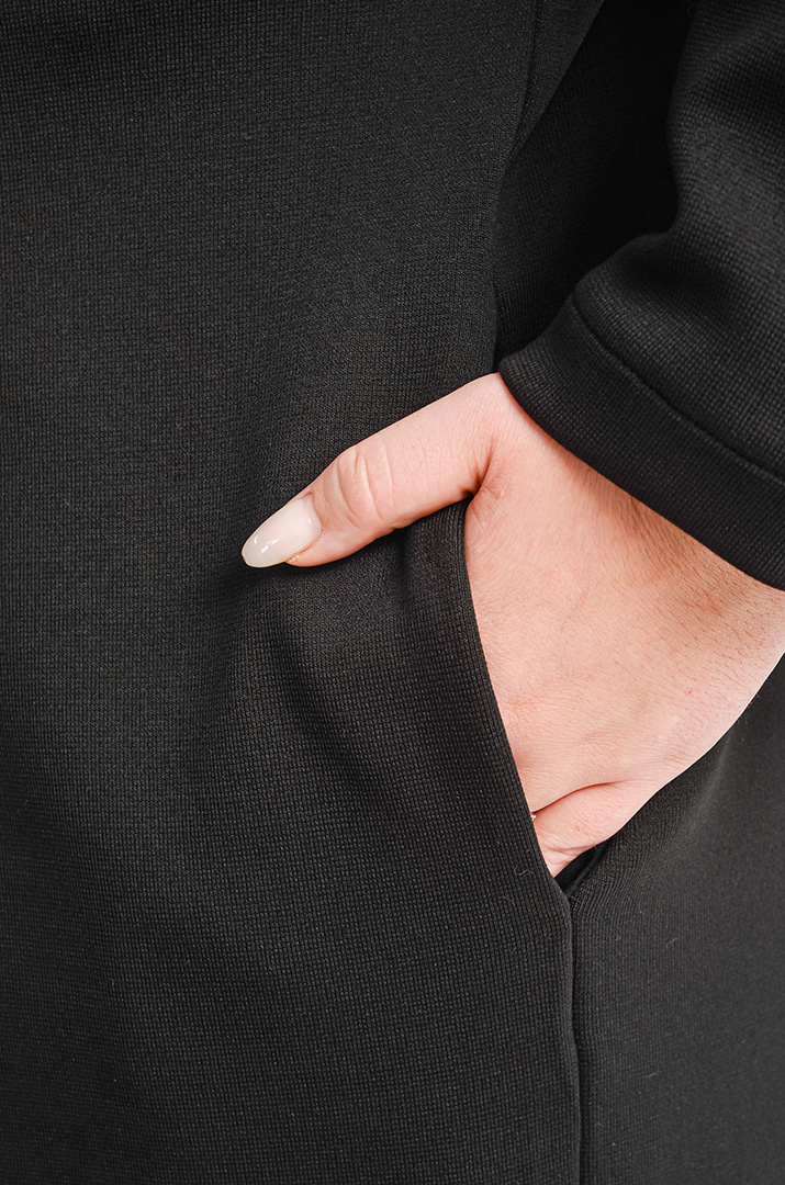 Чорний трикотажний кардиган із золотистими акцентами великих розмірів