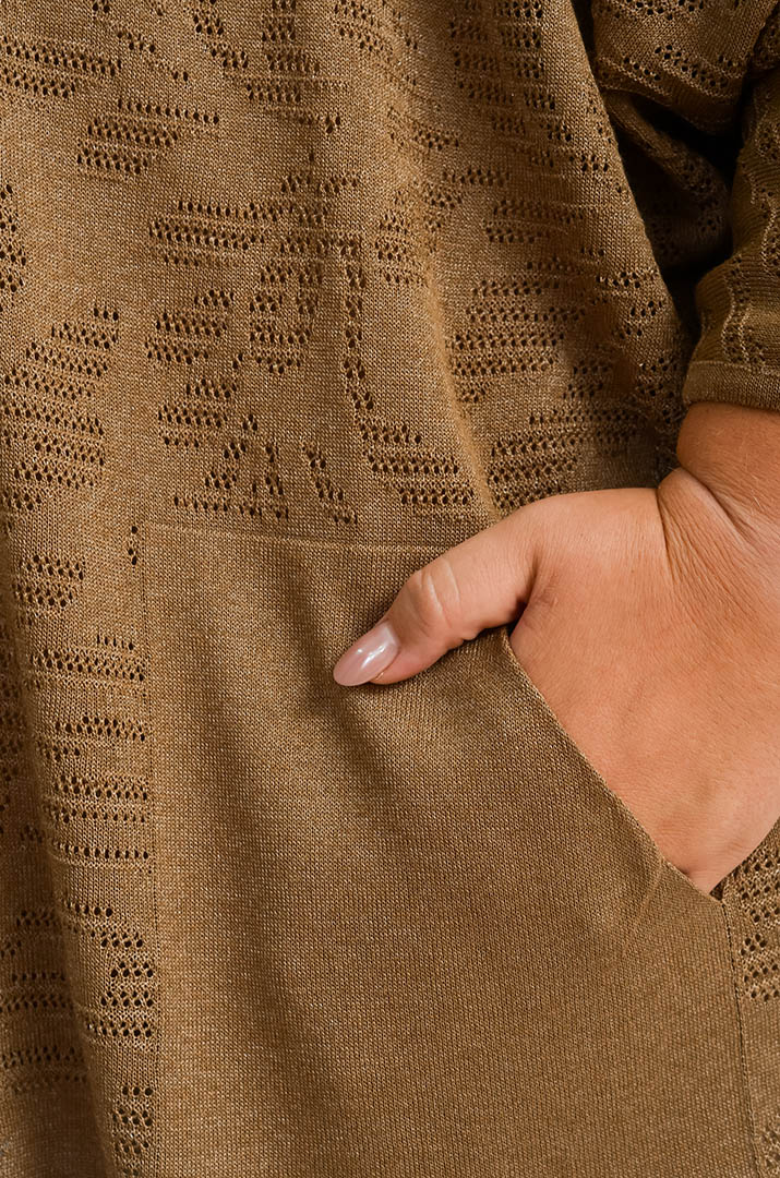 Кардиган с фактурным узором и застежкой на пуговицы больших размеров