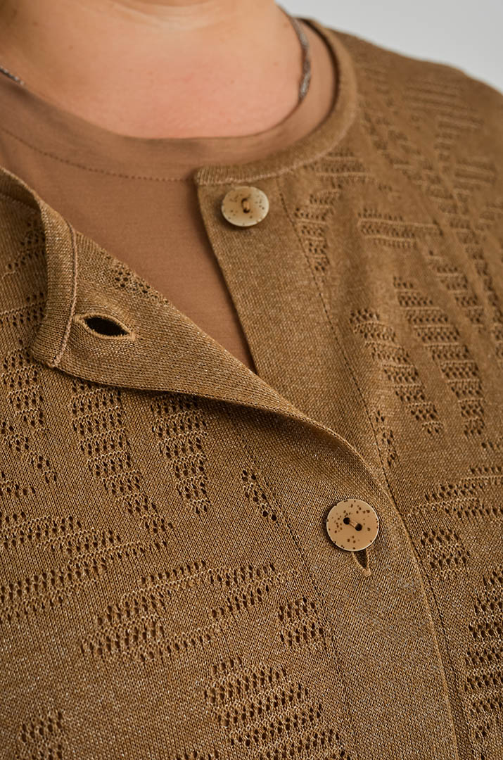 Кардиган с фактурным узором и застежкой на пуговицы больших размеров