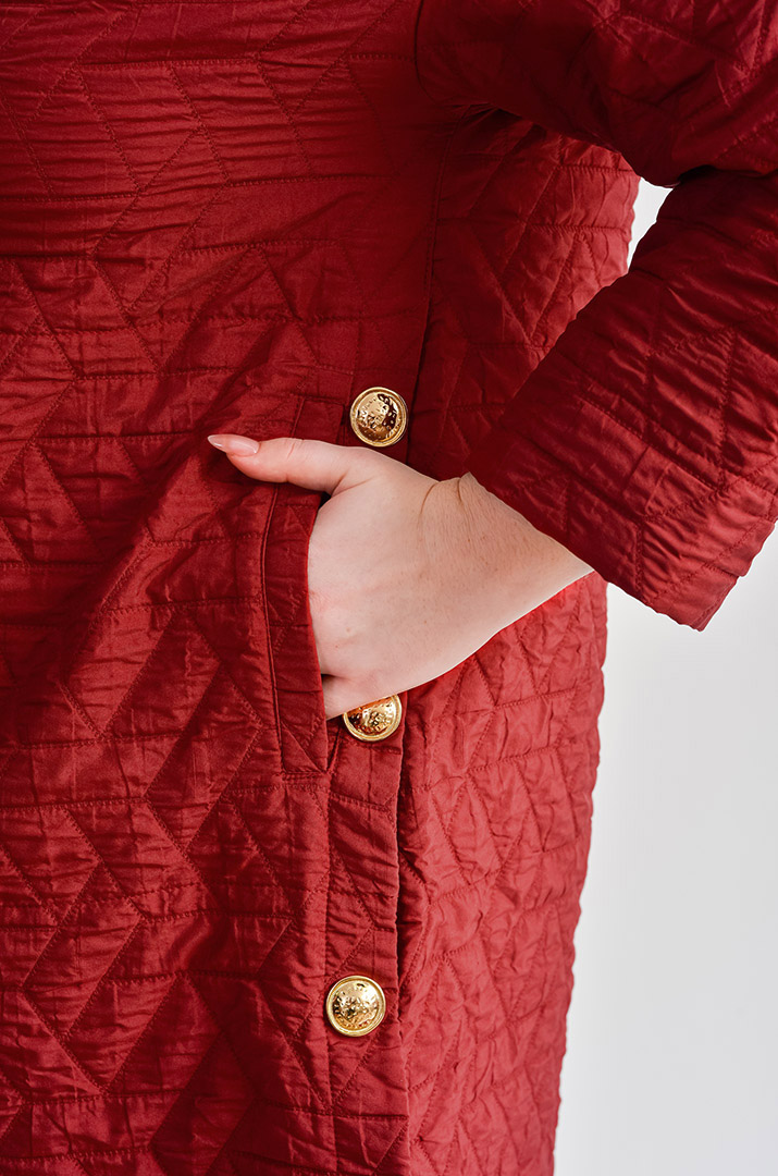 Кардиган з декоративною прикрасою та стьобаною фактурою великих розмірів