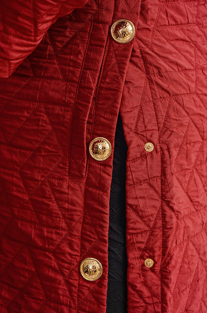 Кардиган з декоративною прикрасою та стьобаною фактурою великих розмірів