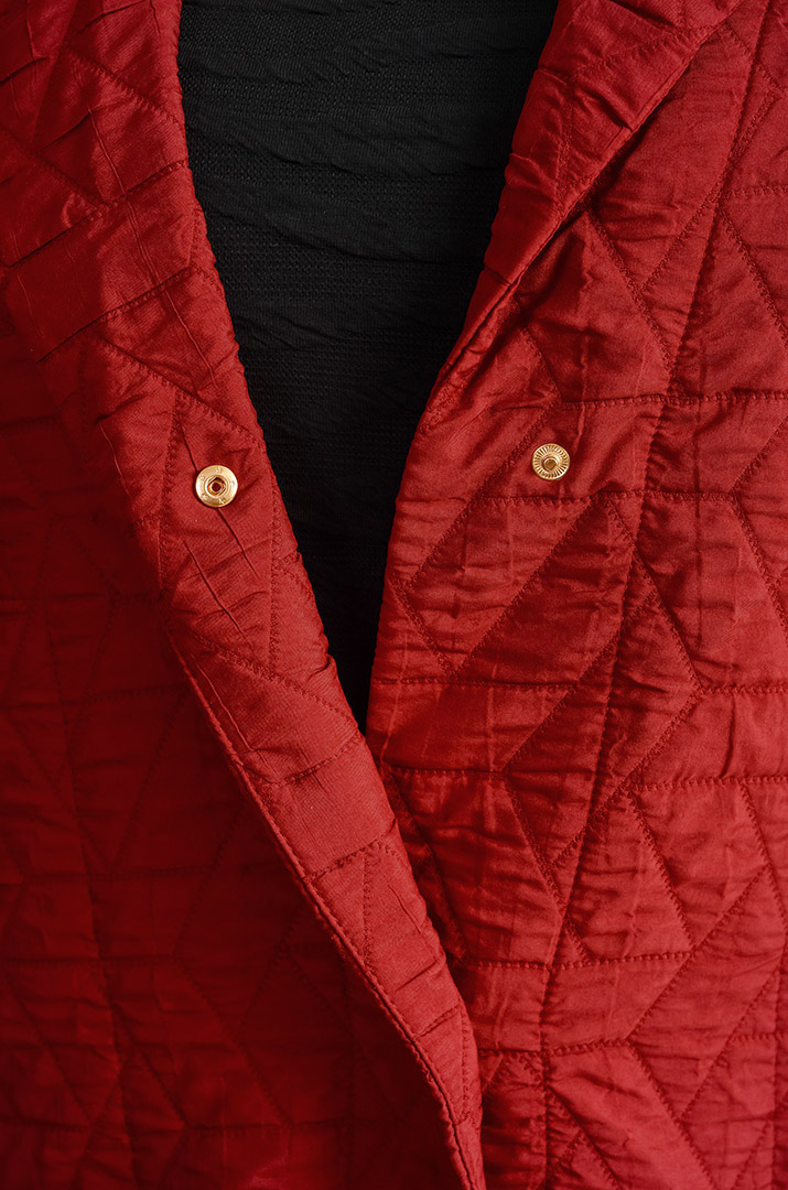 Кардиган з декоративною прикрасою та стьобаною фактурою великих розмірів