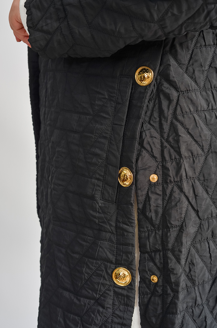 Кардиган з декоративною прикрасою та стьобаною фактурою великих розмірів