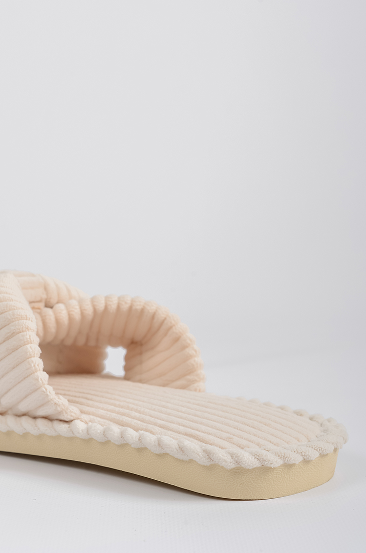 Кремові капці з декоративними смужками великих розмірів