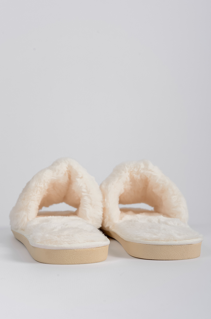 Капці з еко-хутра молочного кольору з декоративною стрічкою та блискітками великих розмірів