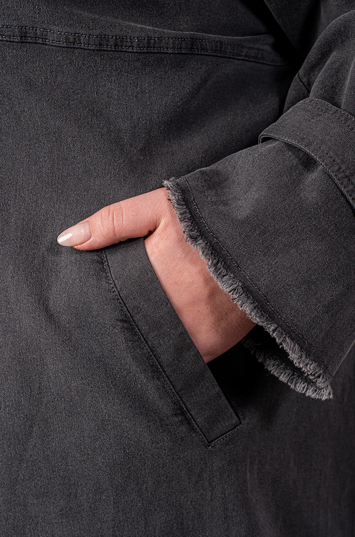 Кардиган довгий в графітовому кольорі з необробленим краєм великих розмірів