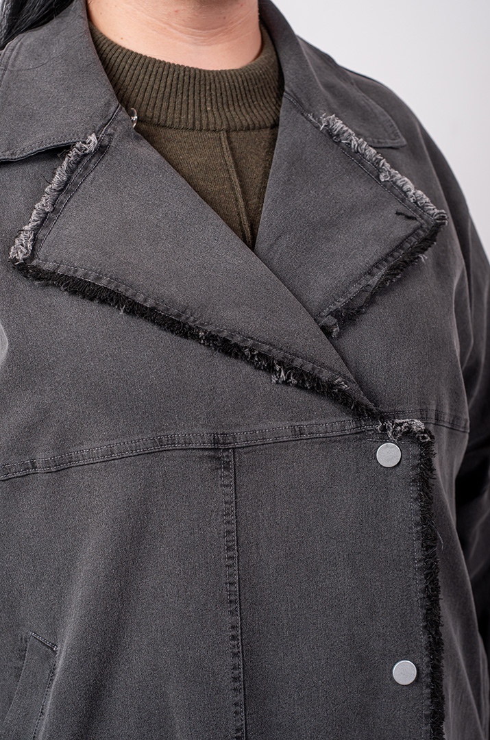 Кардиган довгий в графітовому кольорі з необробленим краєм великих розмірів