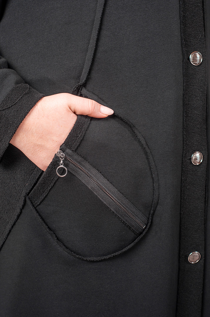 Чорний кардиган на ґудзиках з оригінальними кишенями великих розмірів