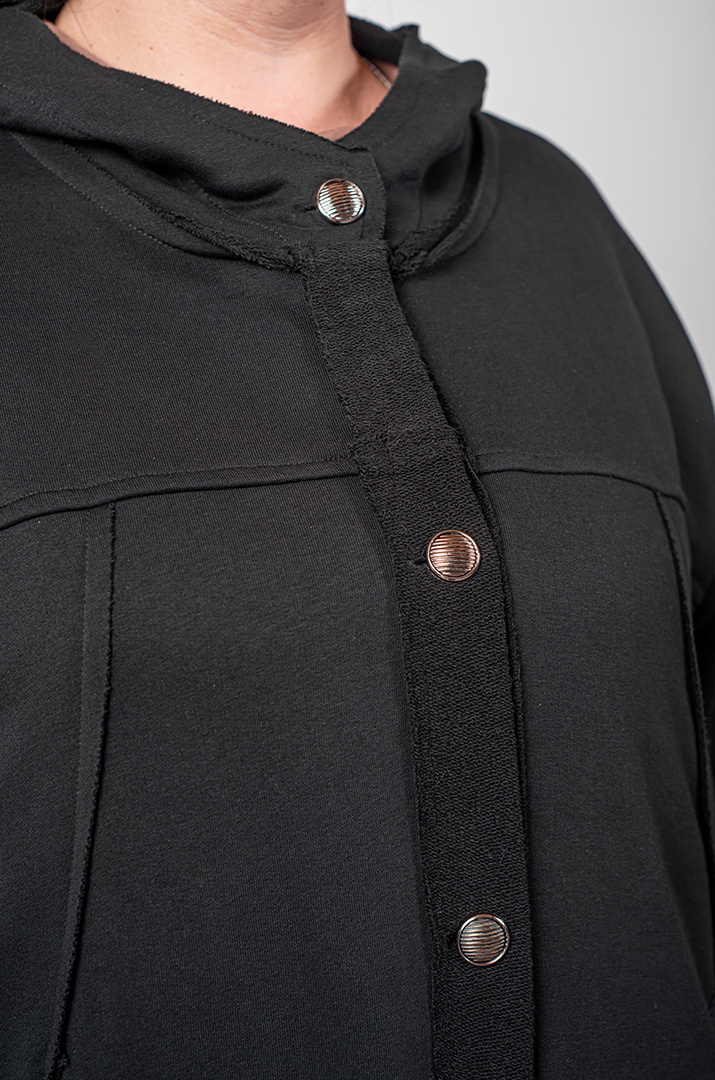 Чорний кардиган на ґудзиках з оригінальними кишенями великих розмірів