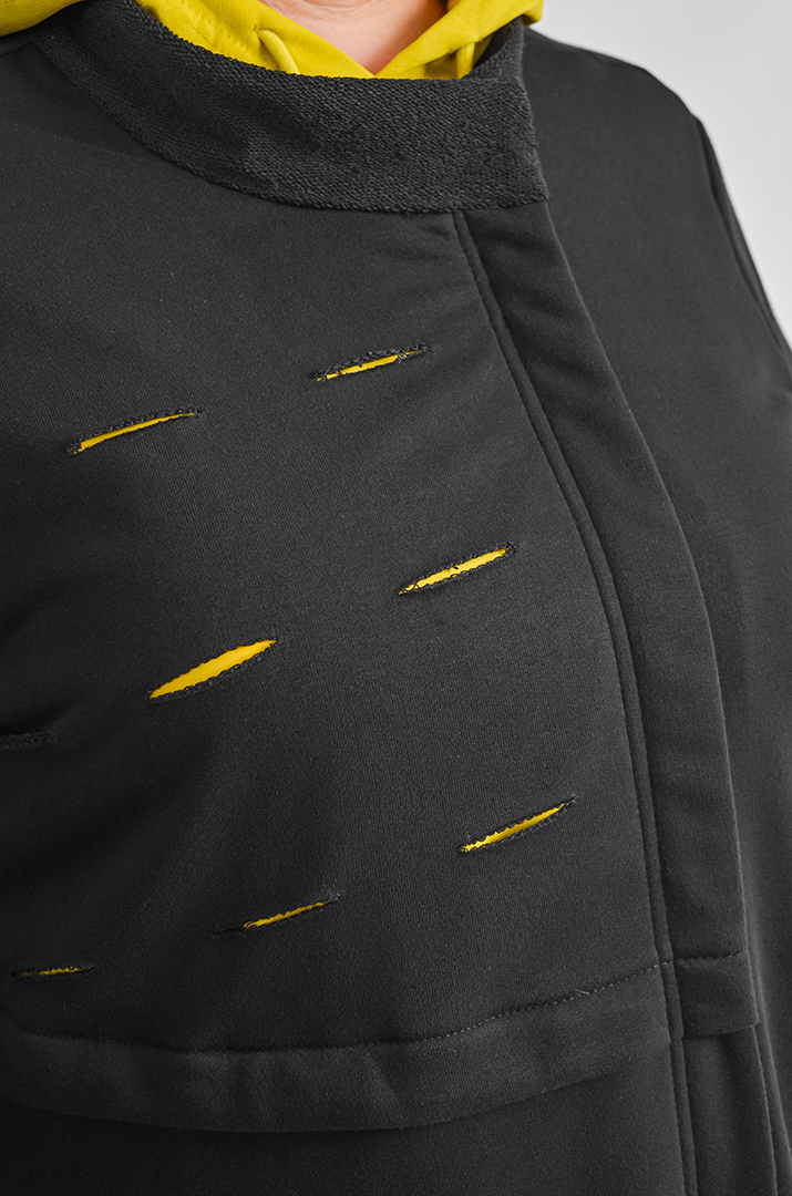 Чорний кардиган з контрастними світловідбивними елементами великих розмірів