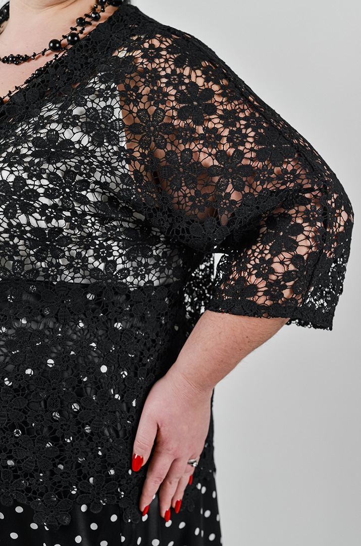 Кардиган короткий мереживний із декоративними кнопками великих розмірів