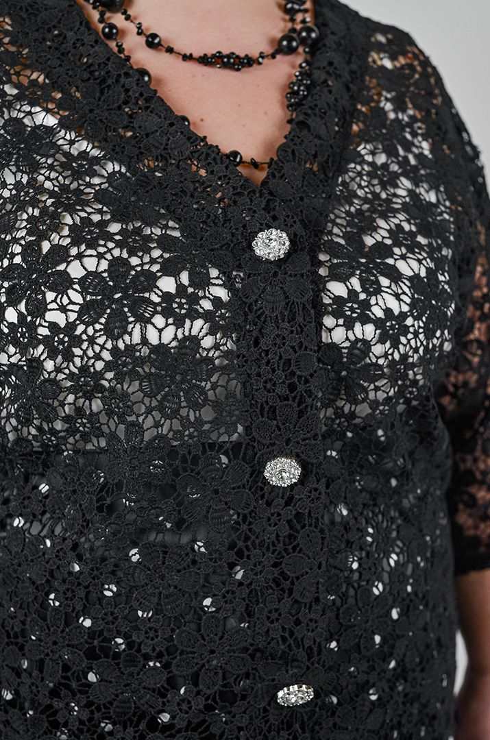 Кардиган короткий мереживний із декоративними кнопками великих розмірів